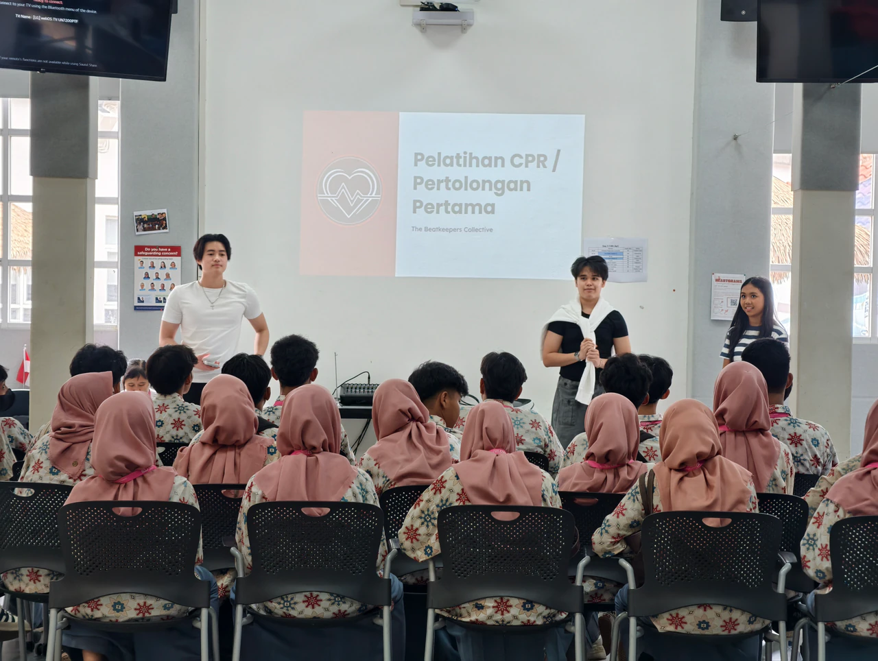 Beatkeepers volunteers introducing CPR and first aid to a seated workshop group